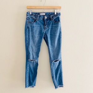 Free People Cropped blue Jeans SZ 27